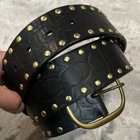 ❤️❤️IN SEARCH OF COACH EMBOSSED STUDDED BELT BLACK SIZE SMALL OR MEDIUM